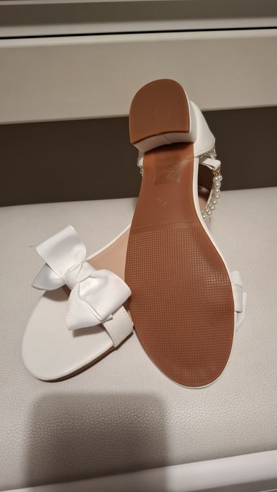 Piękne sandałki na obcasie