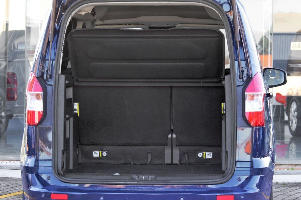 Ford Tourneo Courier 1.0 EcoBoost Titanium