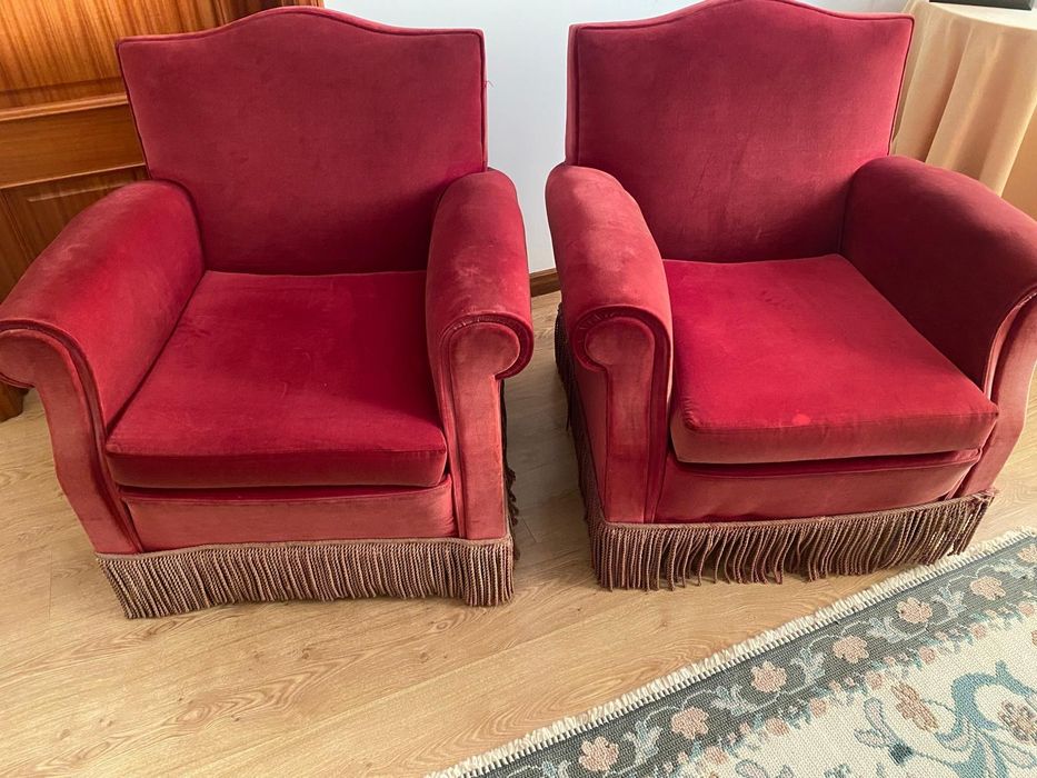 Cadeirões encarnados