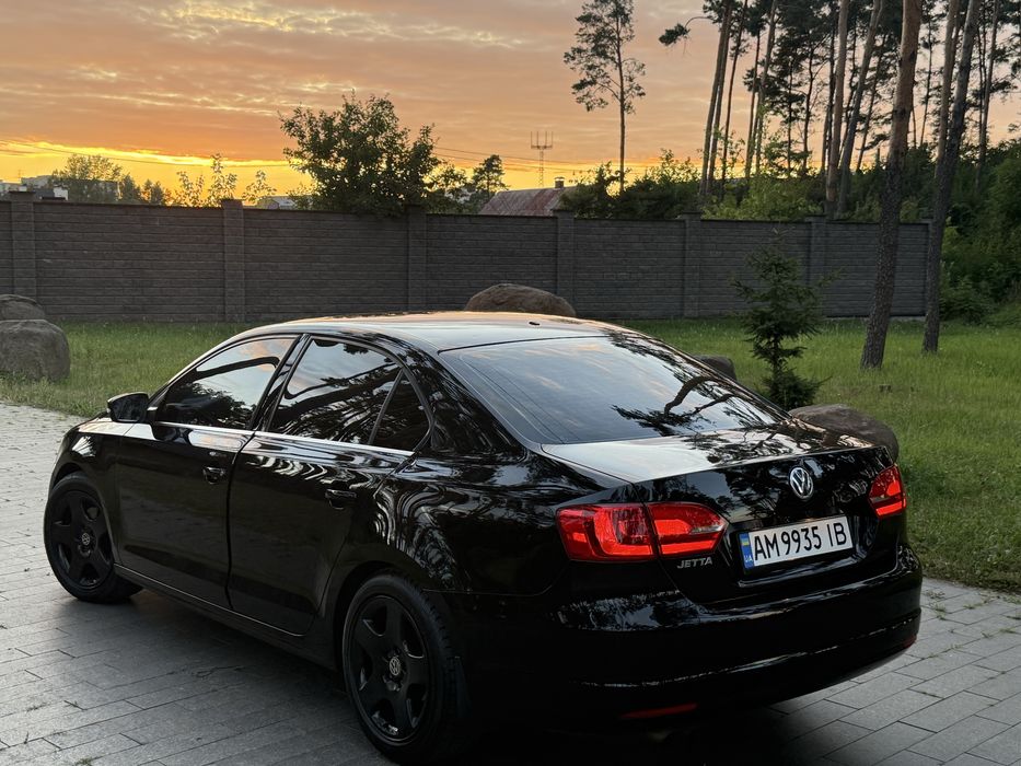 Volkswaggen Jetta 2013 газ-бензин