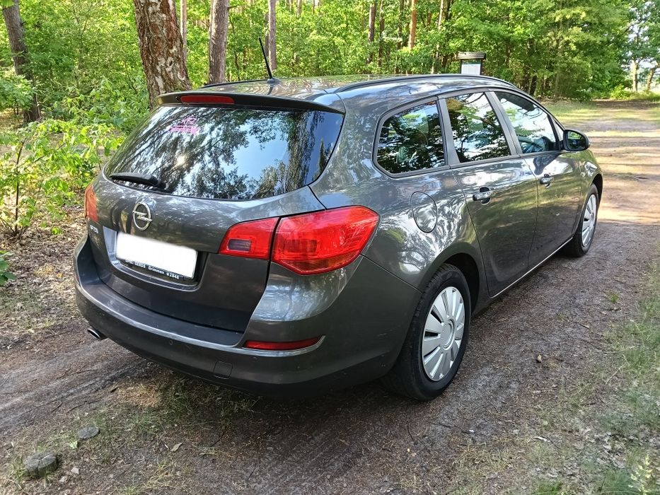 Opel Astra J 1.4 turbo 2011r.