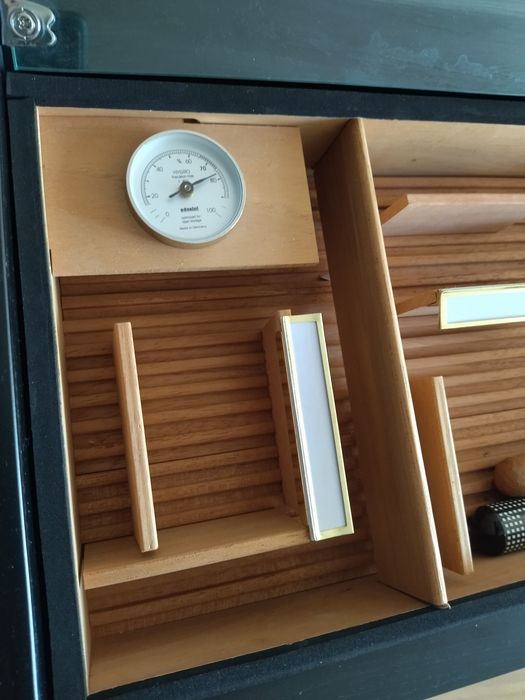 Humidor Adorini para Charutos – Pouco Usado, com Caixa Original
