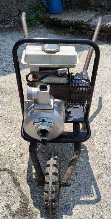 Motobomba KNK 1,1/4" 4T usado. Revisão feita. Tem mangueira de sucção.