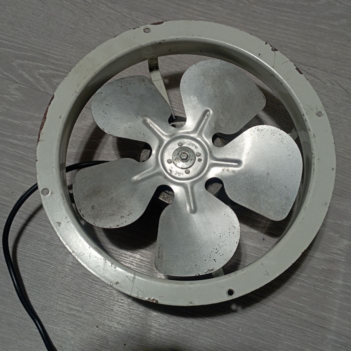 Вытяжка промышленная. Вентилятор осевой. Вытяжка