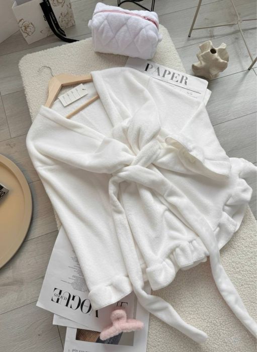 М’який жіночий халат з рюшами — рожевий, блакитний, білий