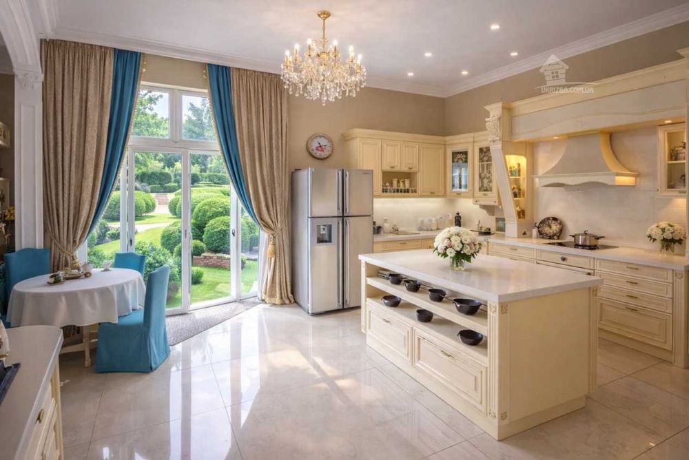 Дом 800 кв. VIP-уровня.Бассейн с подогревом, сауна, бильярд,генератор.