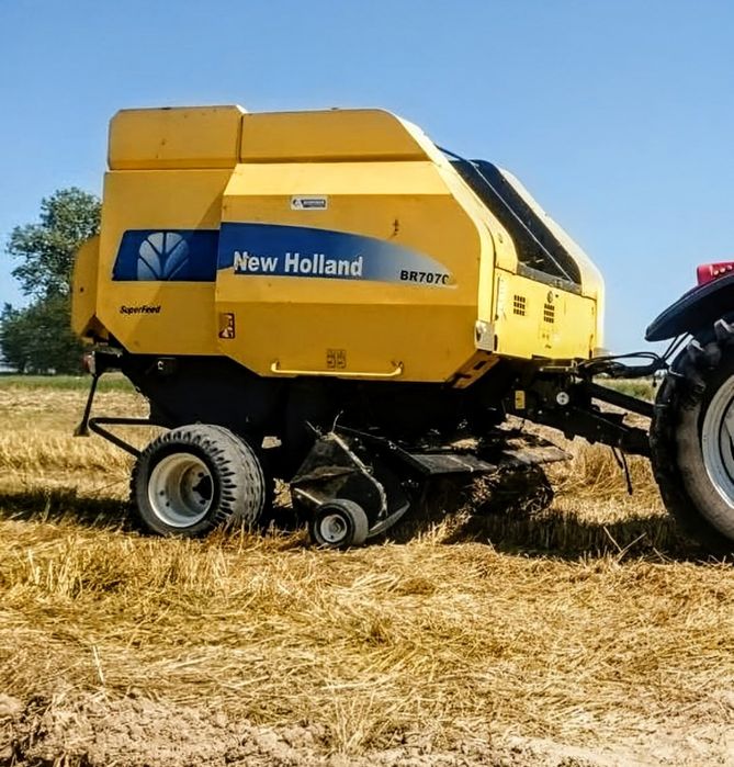 Prasa New Holland BR 7070