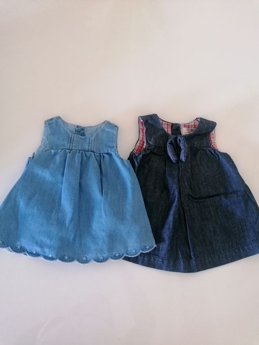 Várias roupas de bebé
