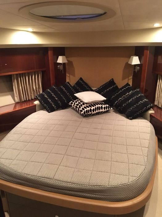 Яхта Princess V65