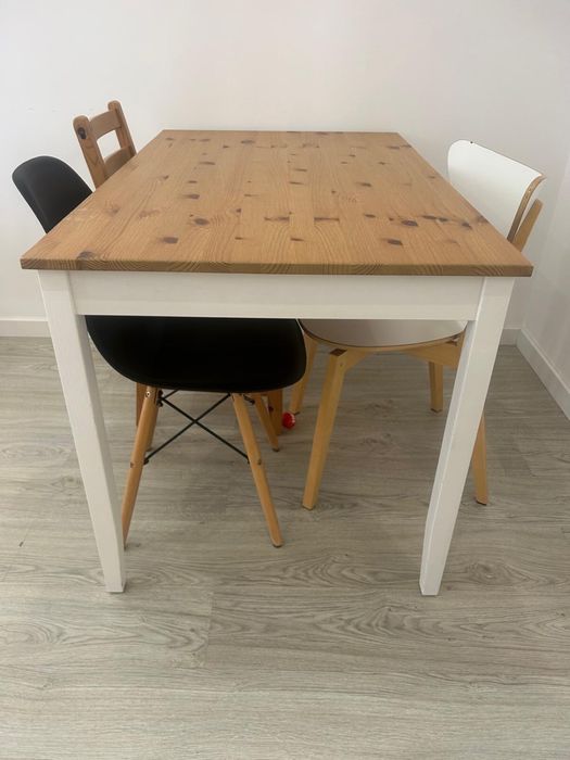 Mesa e 3 cadeiras