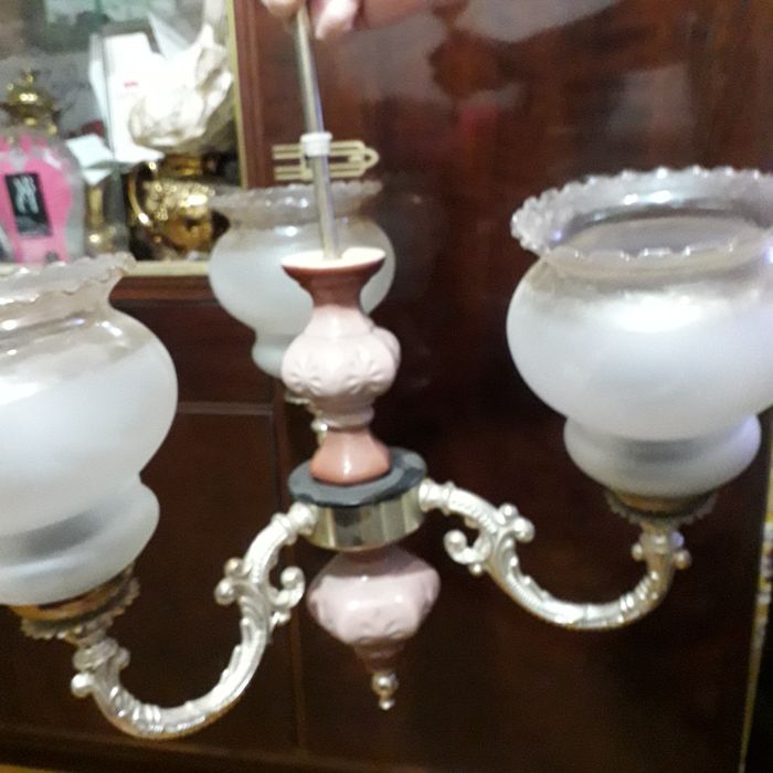 Продам люстру  на три рожка