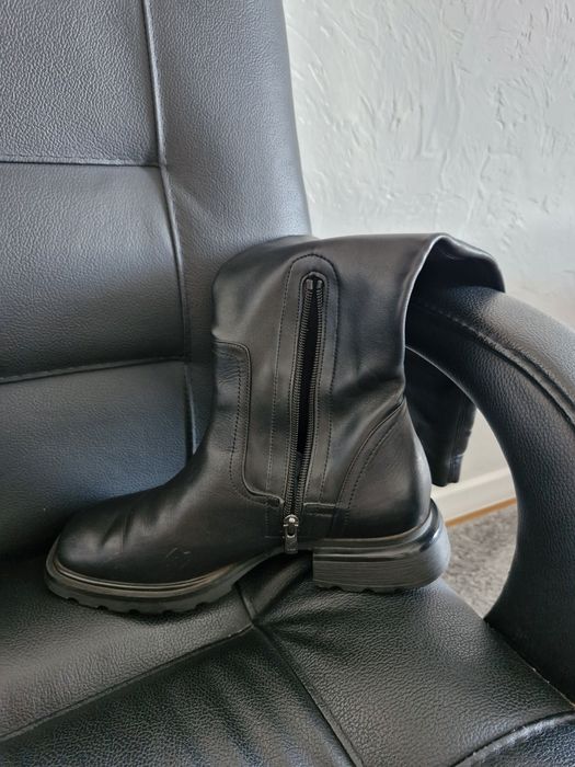 Ботфорти чоботи))