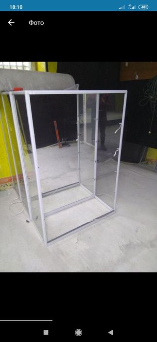 Продаю дві скляні вітрини . Розмір Висота 148 Ширина 46 Довжина 100 4