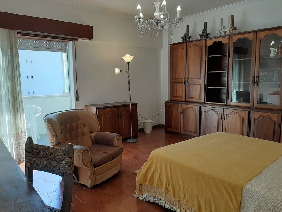 [Preço FIXO] Quarto Olaias (em frente metro) para estudante