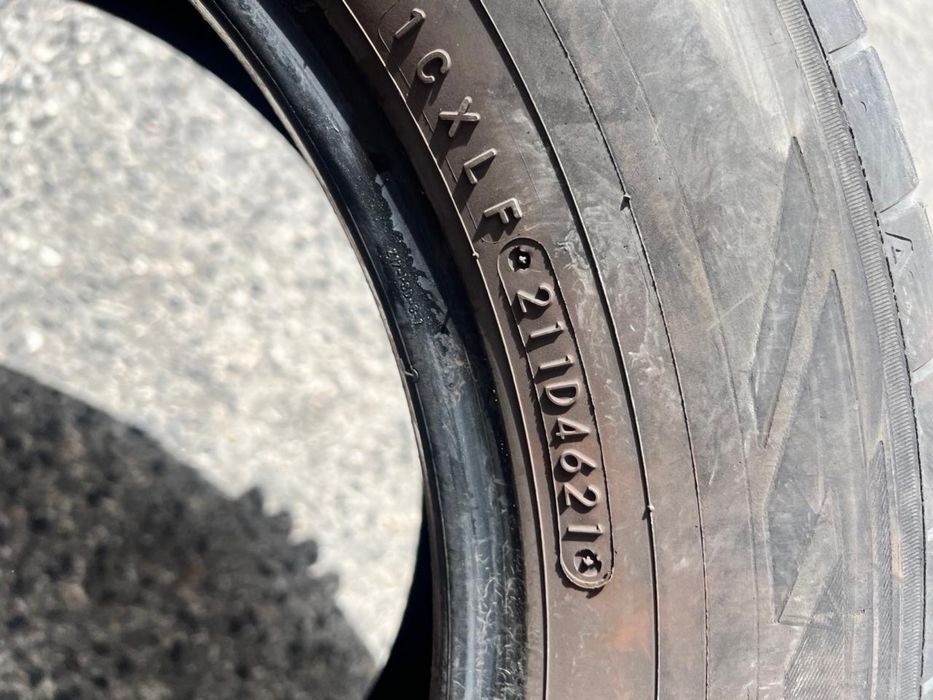 215/65/17 Toyotires 2 pneus