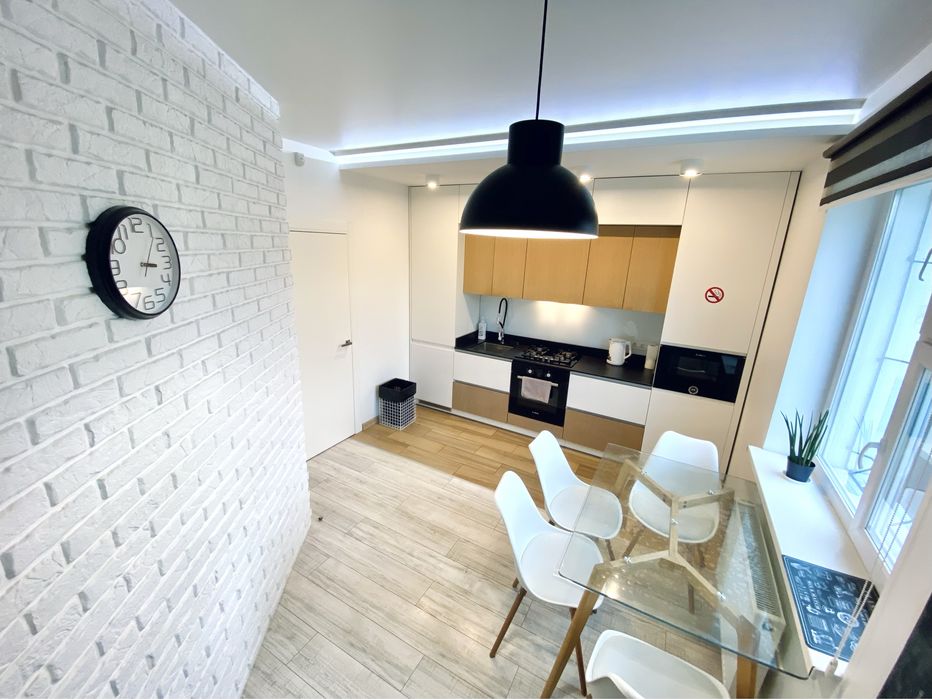 Найкраща трикімнатна квартира в центрі - Безключовий доступ!