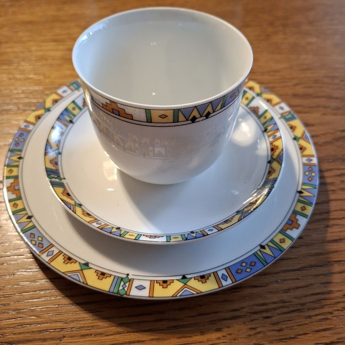 Zestaw filiżanek i spodków z porcelany Wałbrzych