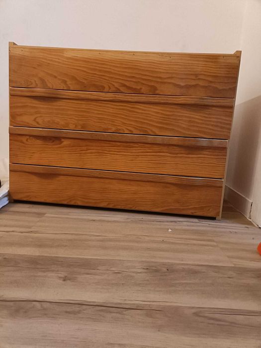 Cómoda madeira em segunda mão