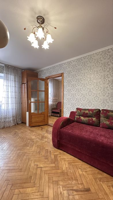 Продаж 2к в центрі міста неподалік Лебідь Плази.
