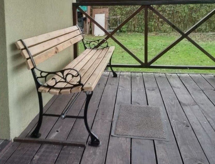 Piekna żeliwna ławka ogrodowa