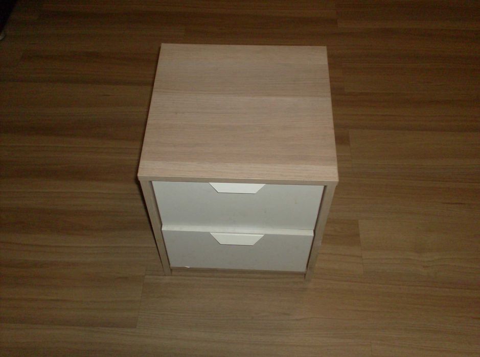 1 Mesa de cabeceira