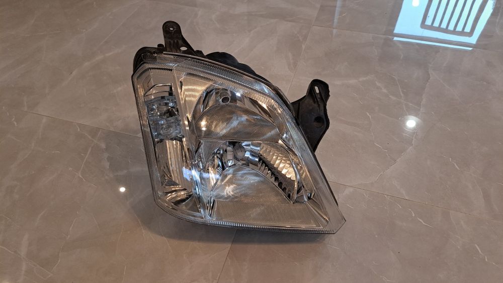 Opel Meriva A lampa prawa przednia przód EU