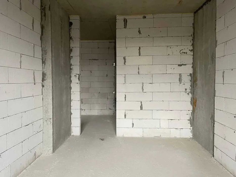 Здана двокімнатна квартира біля річки