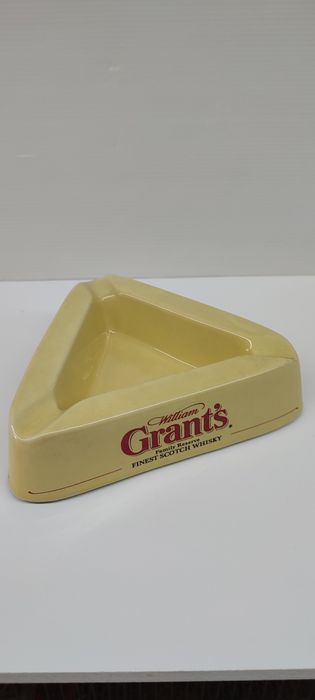 Cinzeiros com publicidade de Whisky