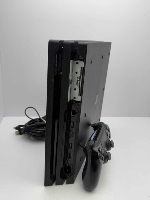 Konsola Sony PlayStation 4 Pro 1TB cuh-7016B + kable+pad