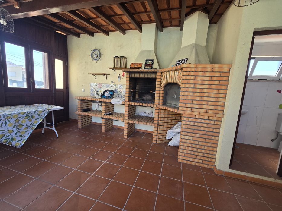 Espaço com Piscina e churrasqueira