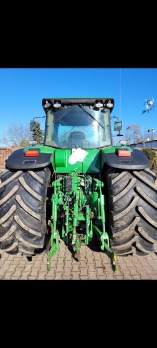 Ciągnik John Deere 8330