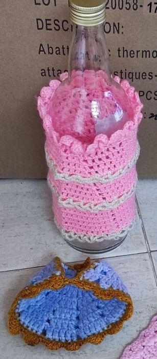 Pegas, bases para panelas e capa de garrafa