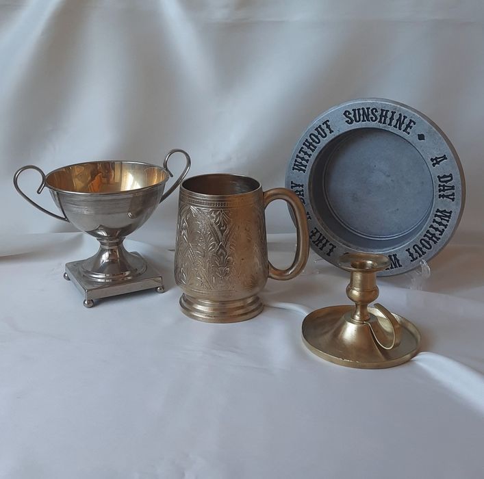 Різний вінтажний посуд