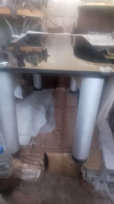 Продам стекляные столы