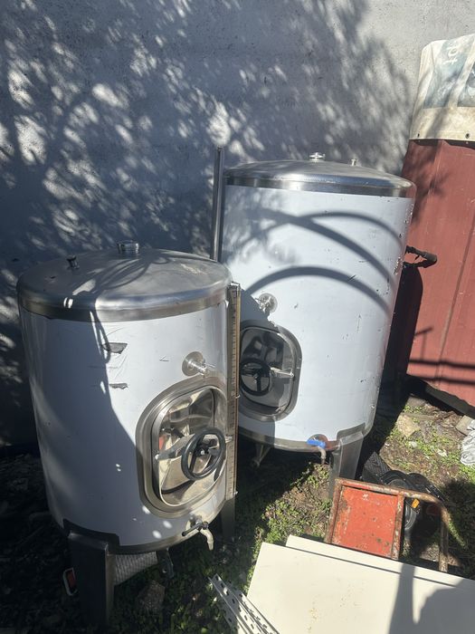 Cubas de vinho como novas