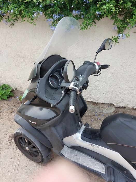 Vendo Piaggio MP3 400cc  de 2014 com 77.000km revisão feita em Janeiro de 2026, por motivo de saúde encontro- me impedido de conduzir motociclos.