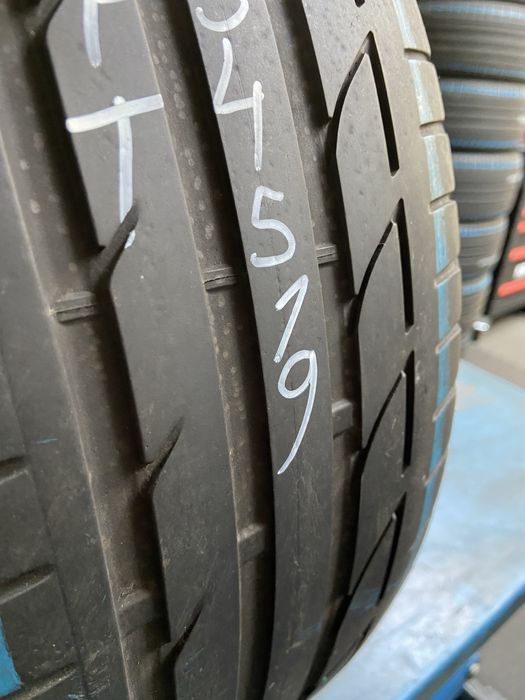 Pneus 225 / 45 R 19 Brigestone RFT