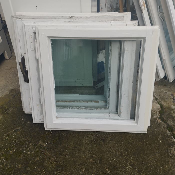 Дерев'яні вікна.