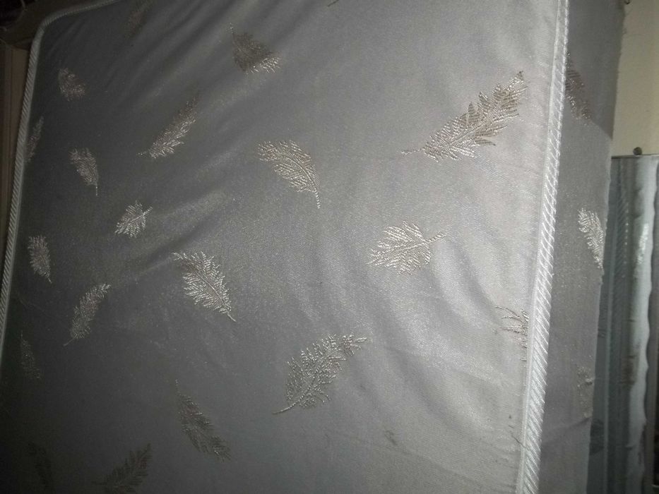 матрац ортопедический в отличном состоянии (молния 80 на 190 на 20