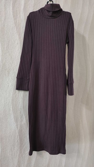 Сукня обтягаюча з рукавами