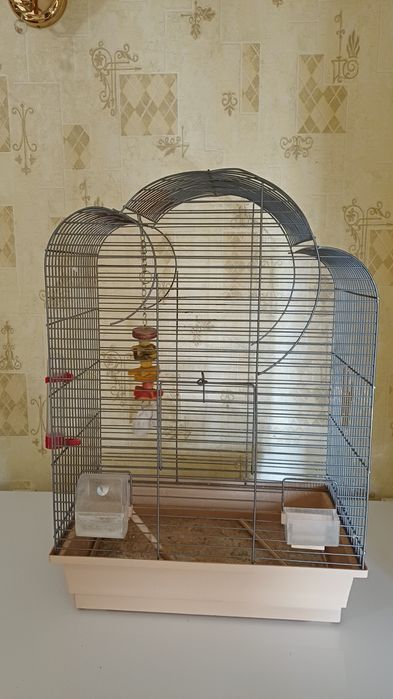Клітка для папуг велика