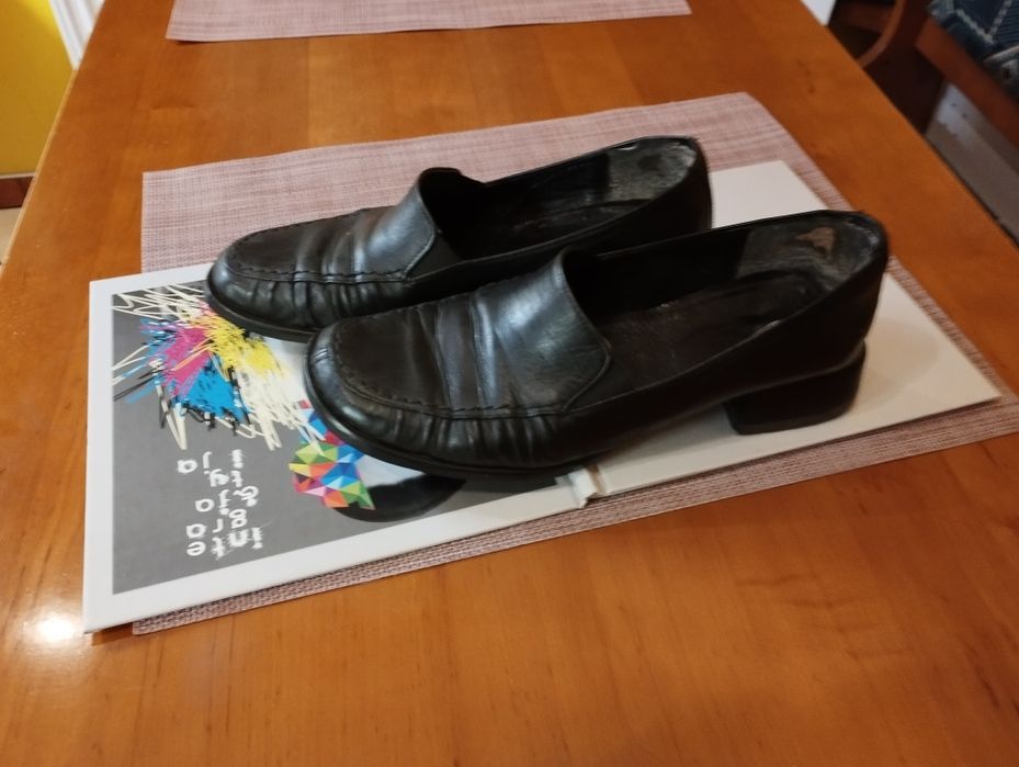 Buty damskie że skóry rozmiar 38 obcas 3 cm