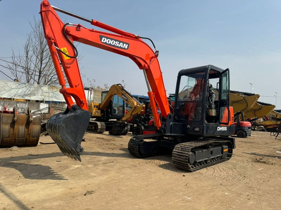 Górne rolki gąsienic do koparki Doosan  DH55 /60 ,DX