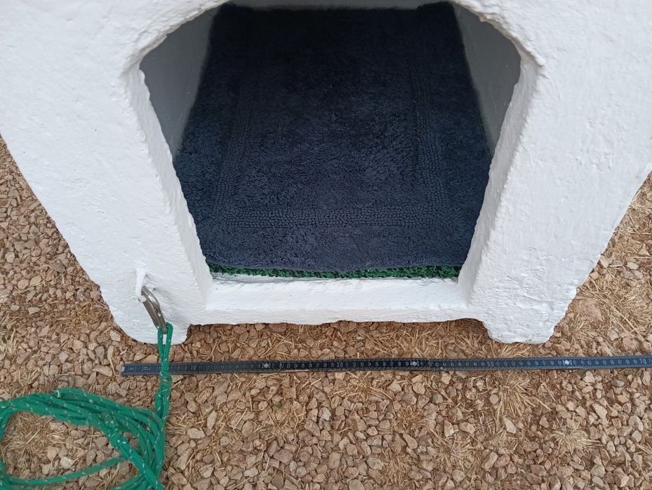 Casota de cimento para cão médio, restaurada, como nova