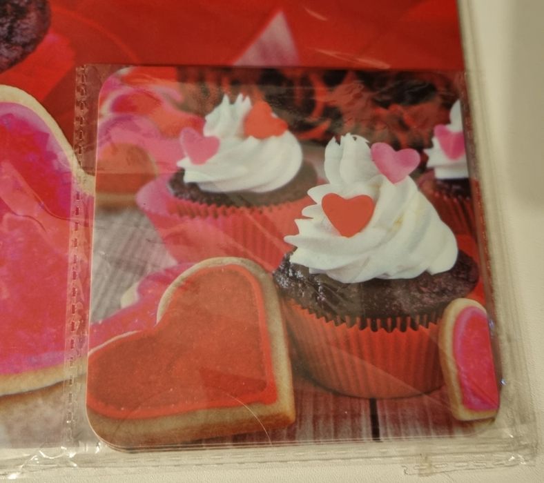 zestaw obraz szklany truskawki i podkładki babeczki