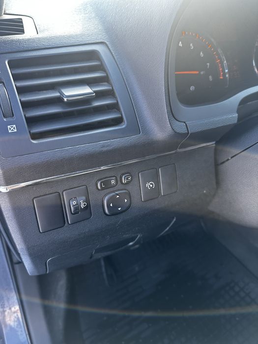 Toyota Avensis 1.8 бензин