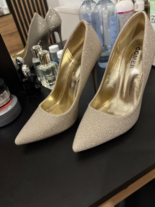 Szpilki blyszczace, raz ubrane