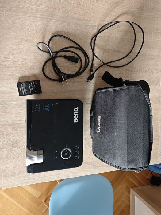 Projektor BenQ MX511 mało używany.