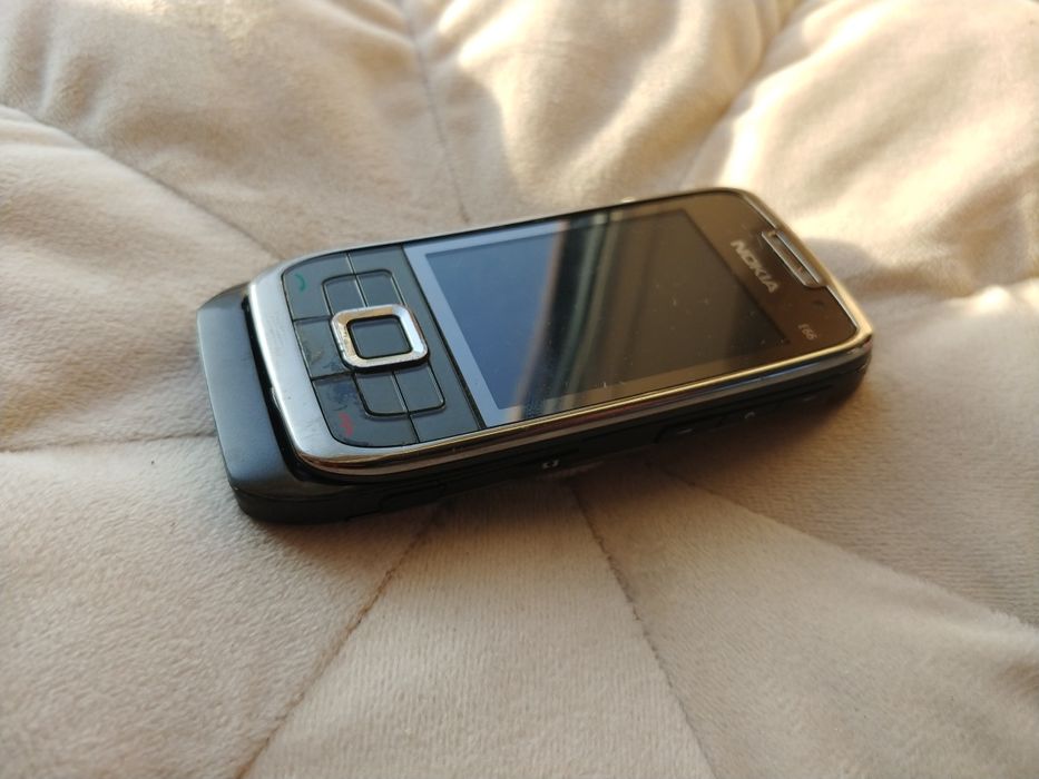 Nokia E66 plus ładowarka