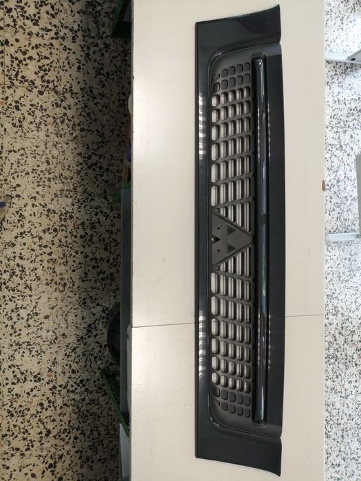 Grelha frente Mitsubishi canter fuso FB83 FE85 FE84